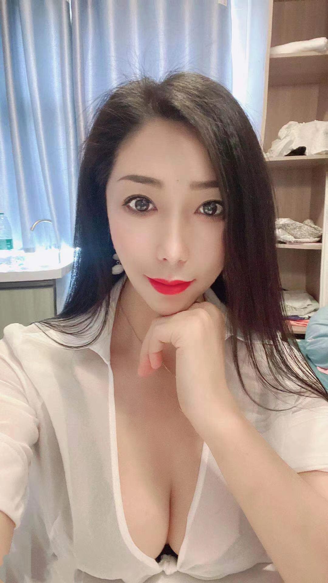 韵味大胸御姐冰冰 第3张