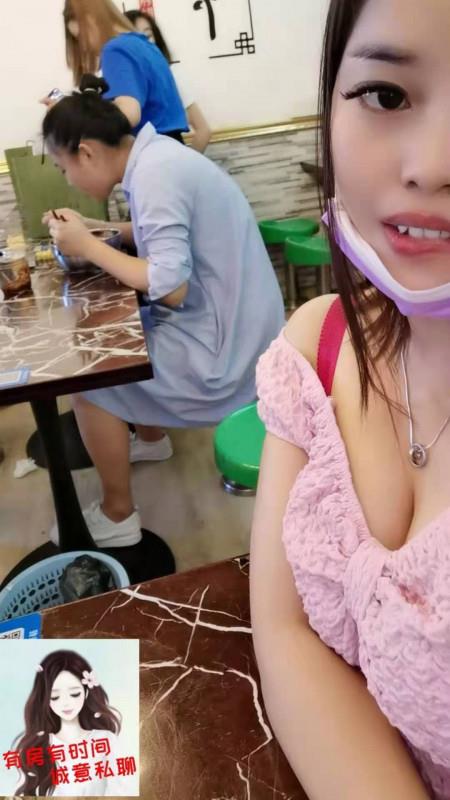 大胸美女微微 第1张