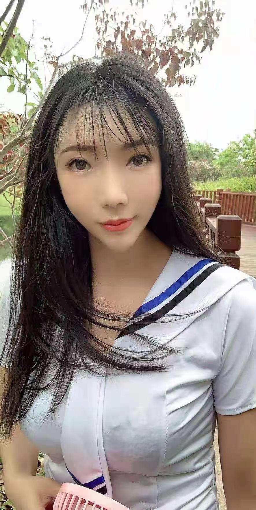 制服女王福田默默 第1张