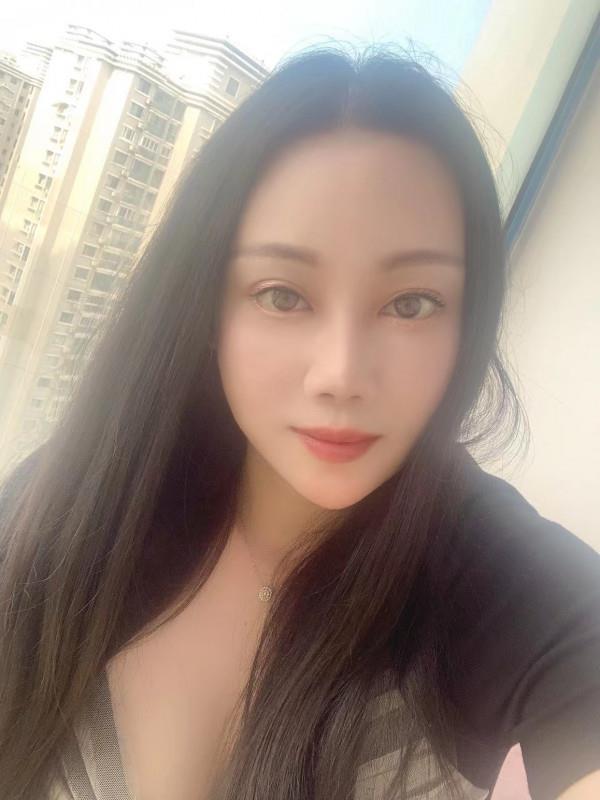 在上海的四川大奶少妇 第1张