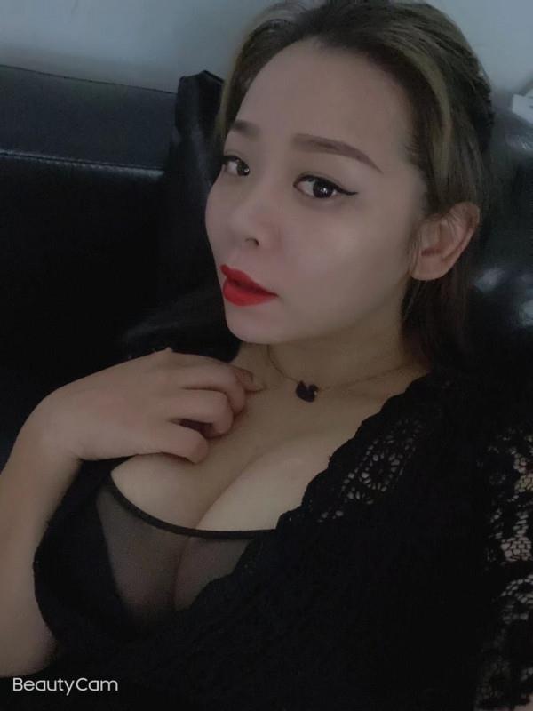 大胸少妇雯雯 第1张