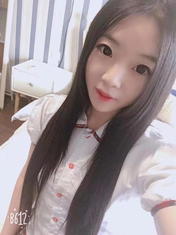 电力医院附近的开朗妹子 第1张