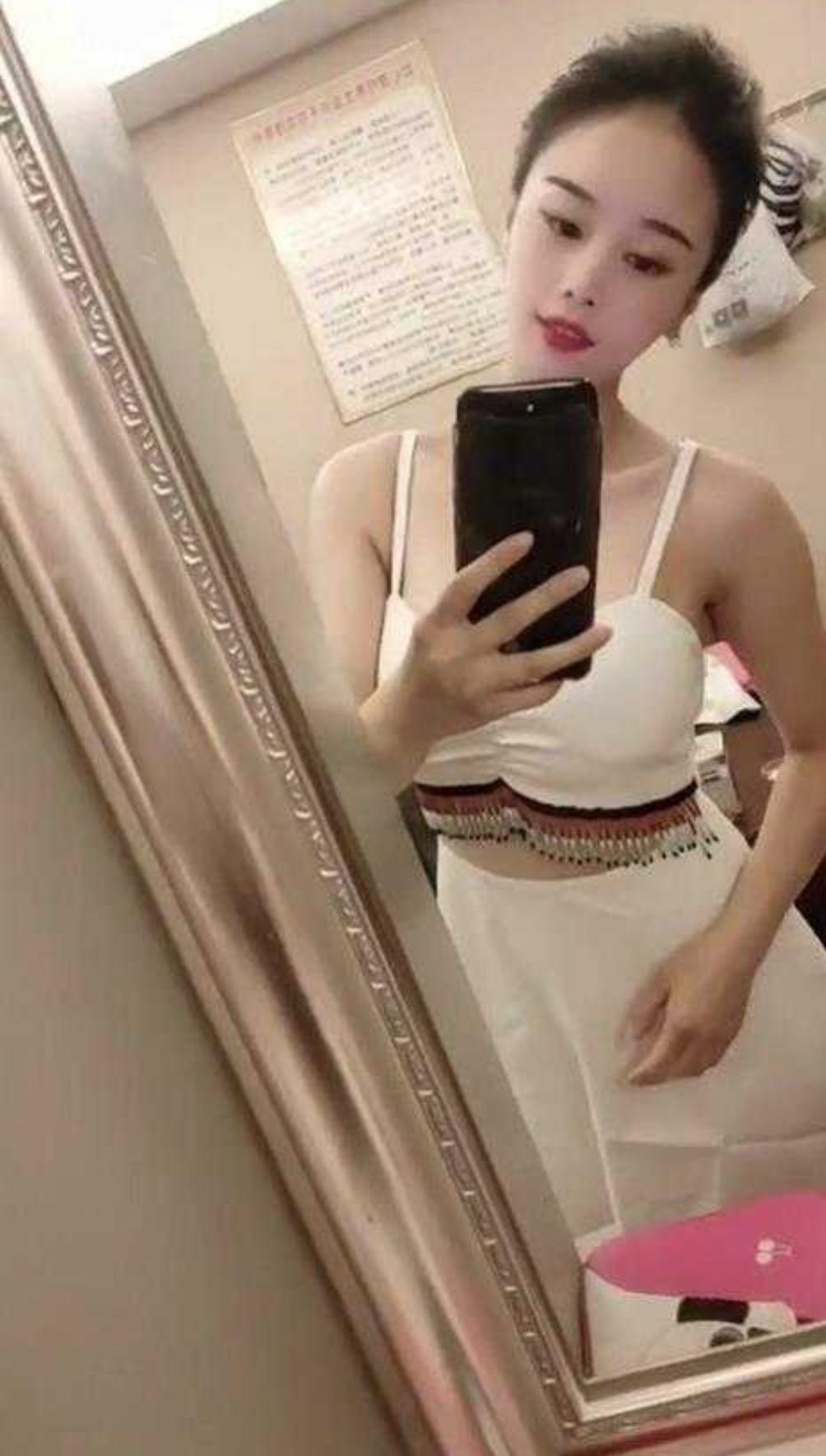 中肯小女人嫩妞佳佳 第2张