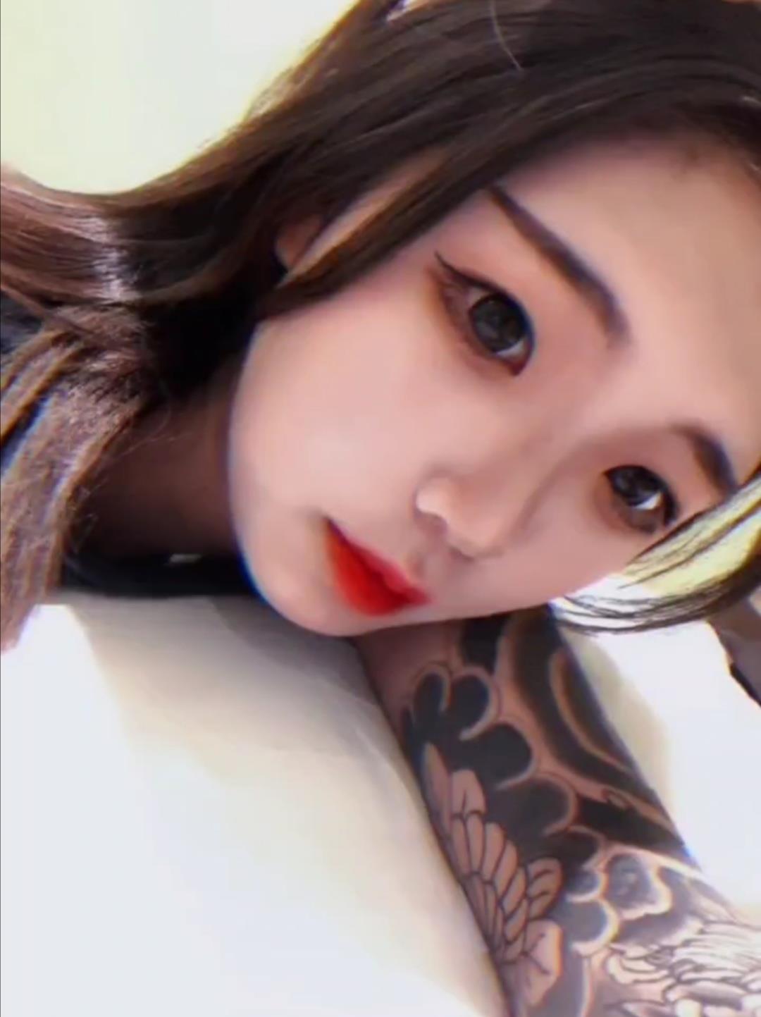 纹身小美女 第1张