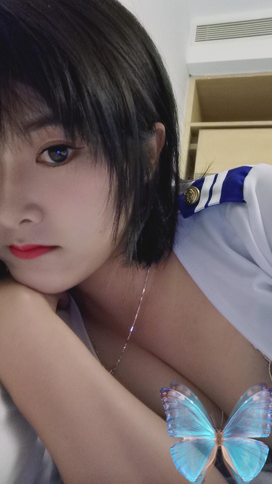 体验丰满骚女蓝精灵 第1张