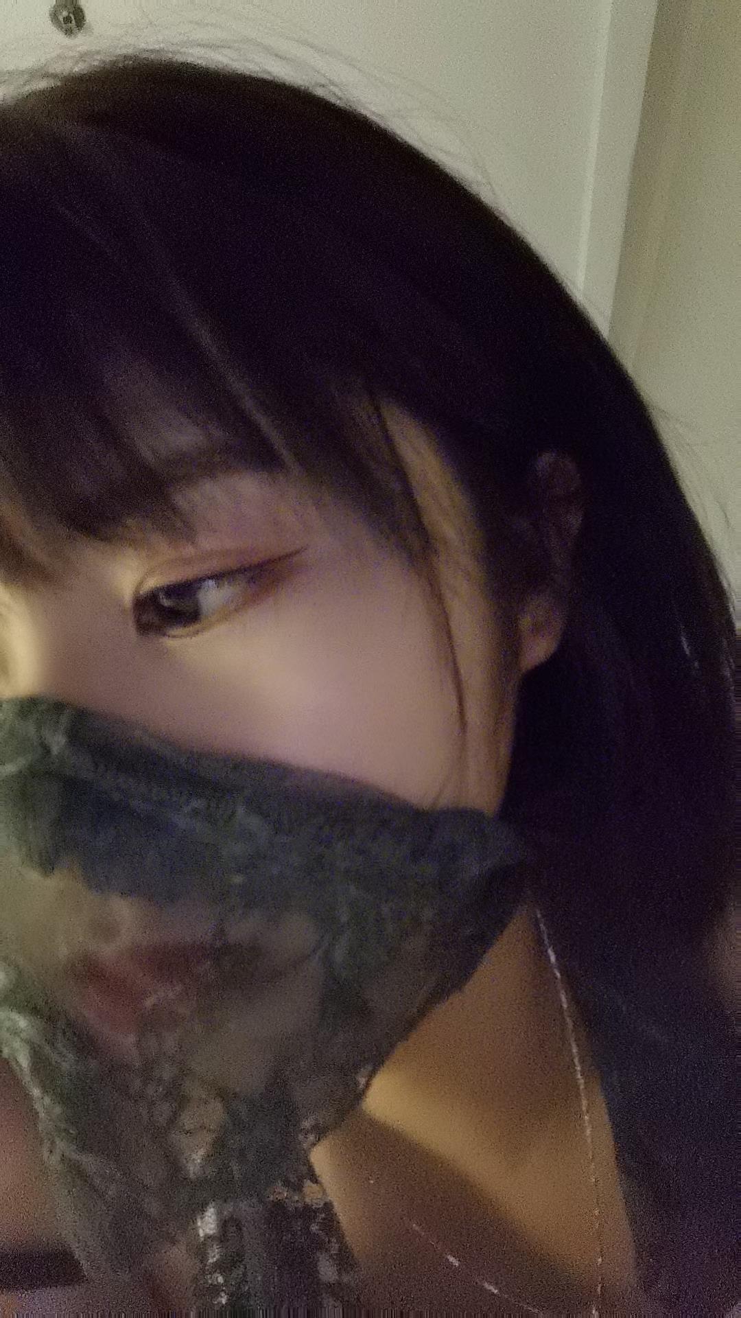 体验丰满骚女蓝精灵 第2张