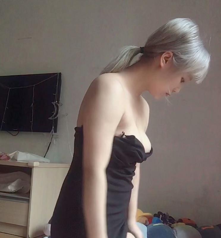 年轻的推油妹子 第3张