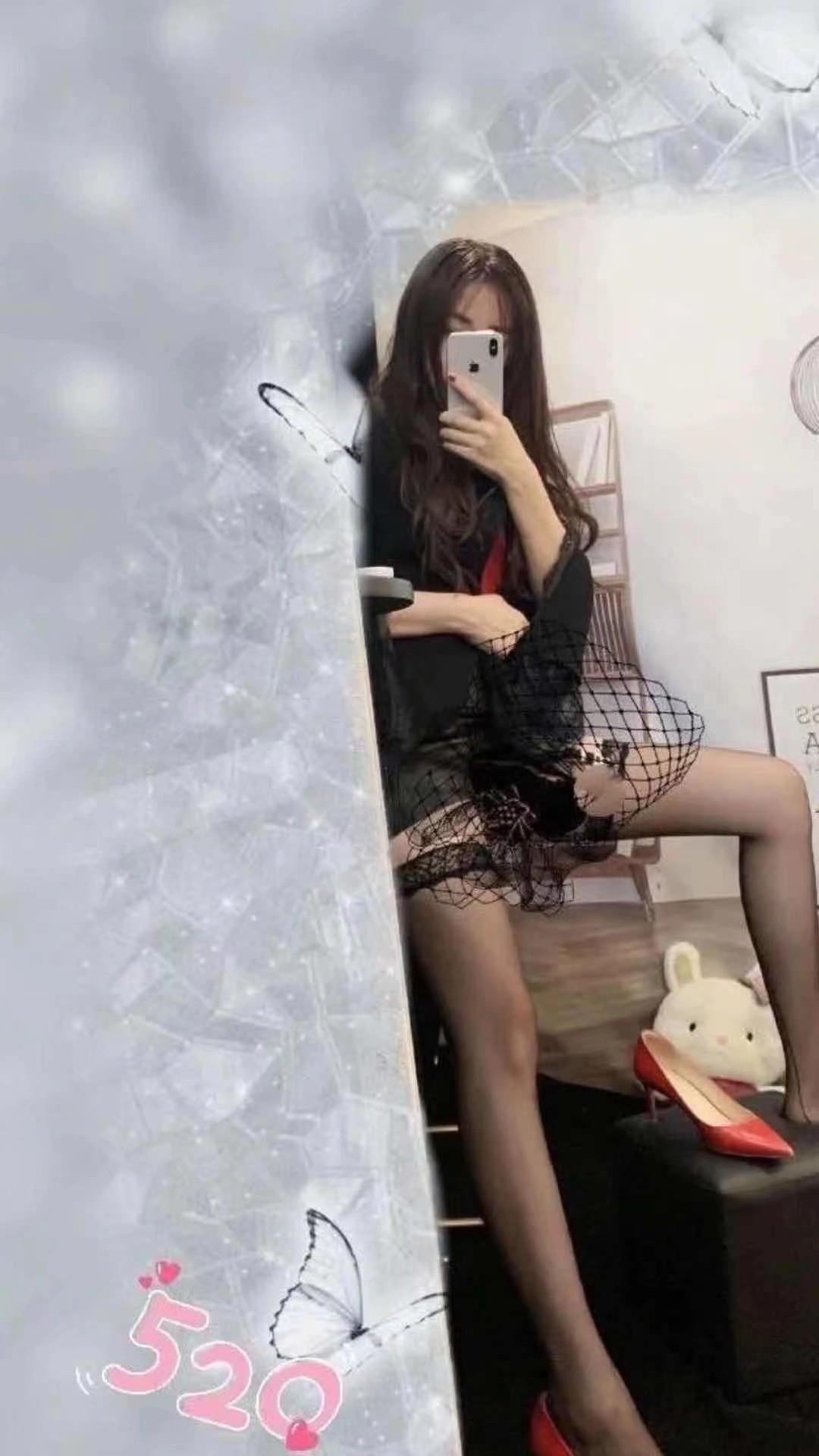 火车站阿波罗广场一个不错的妹子 第3张