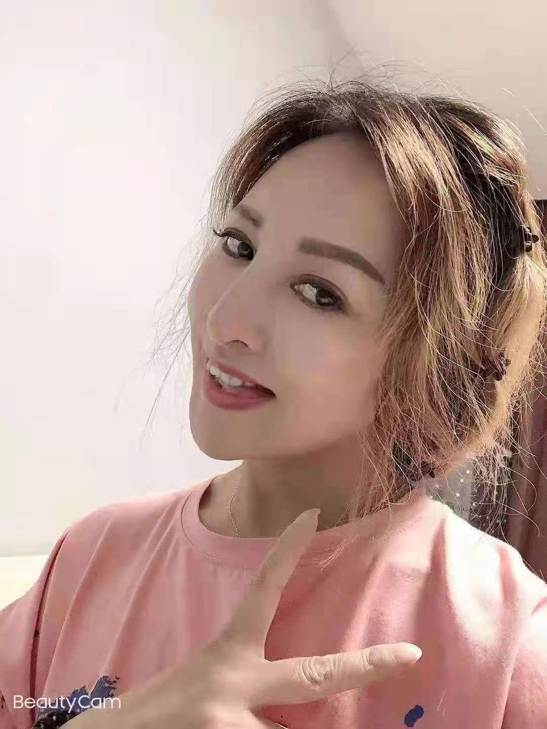 身体一流,肤白胸大 第1张