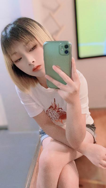 态度很好的00后小嫩妹 第1张