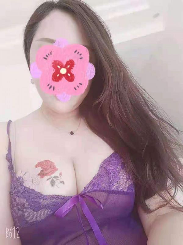 贵阳观山湖区漂亮大胸妹 第1张