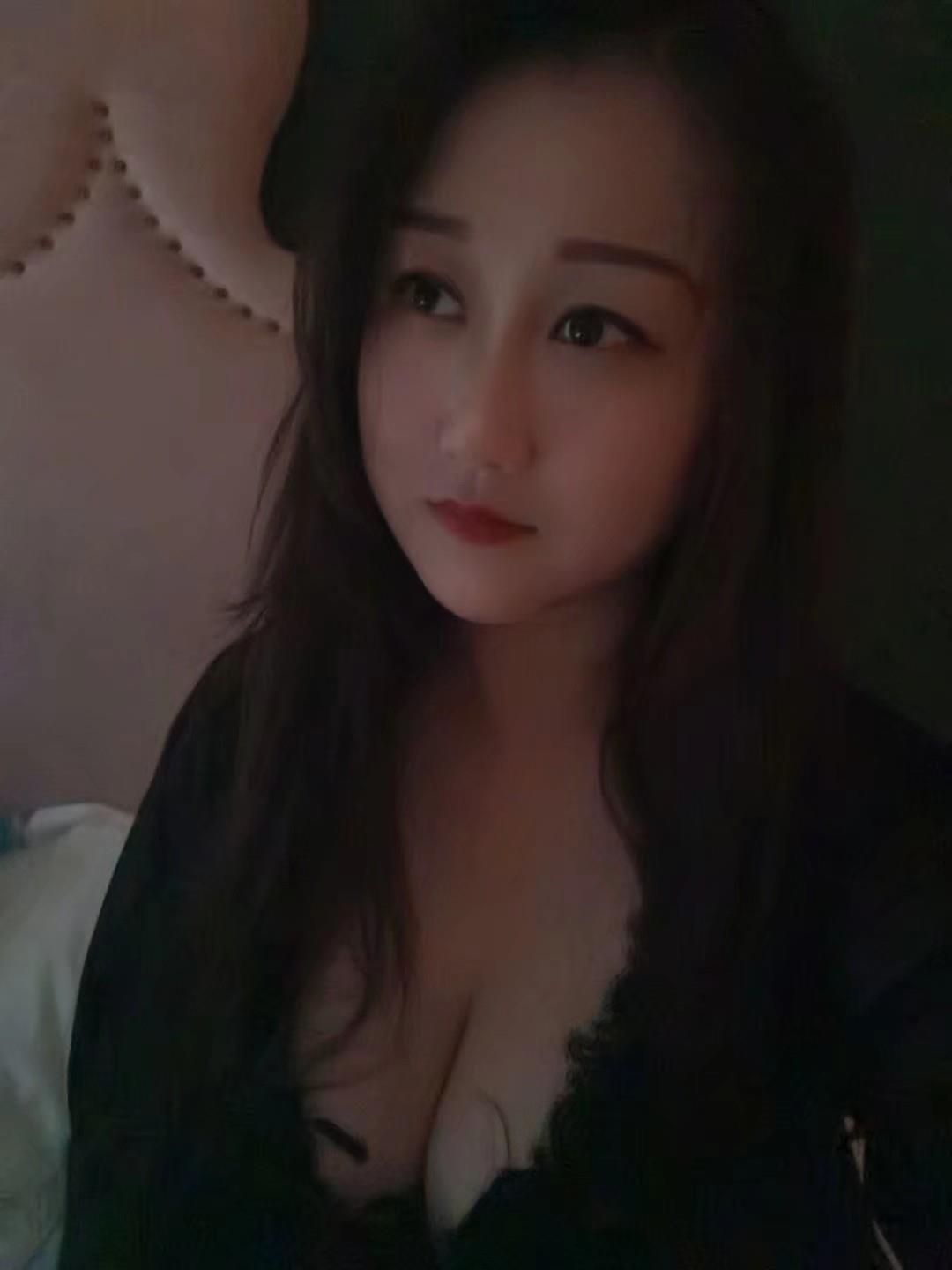大胸，微胖 第1张