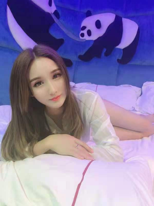 长相甜美大长腿 第2张