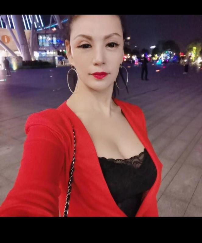 大奶纹身熟女 第1张