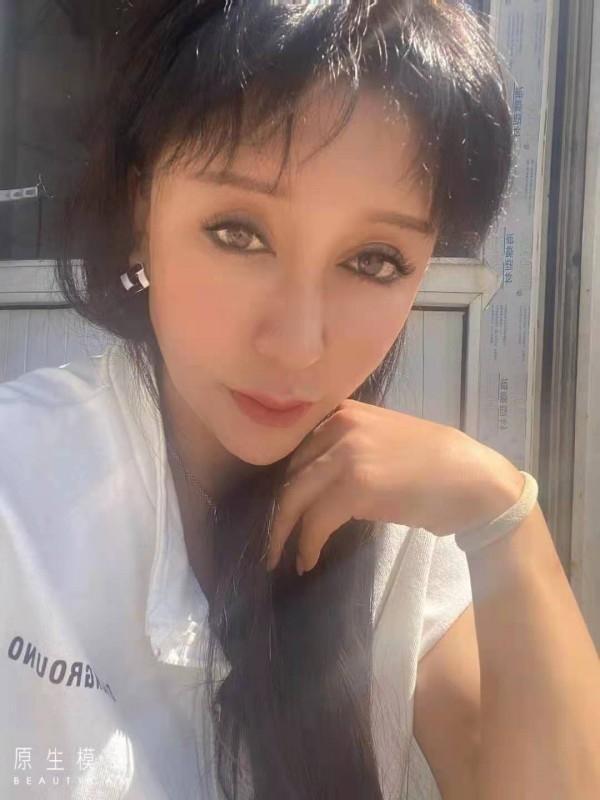 一个瘦黑妹子 第1张