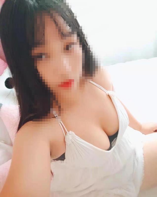 99年的妹子 第1张