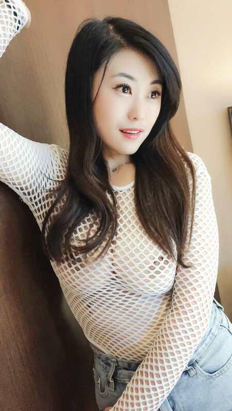 天府二街大车灯蒙族少妇 第1张