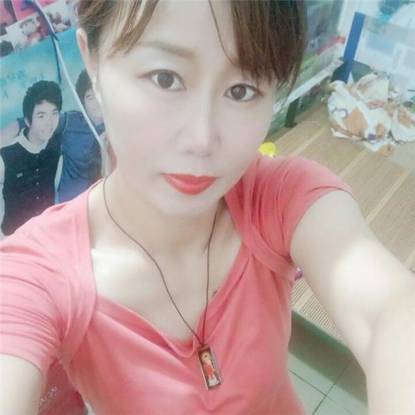 白虎头小区温柔少妇 第2张