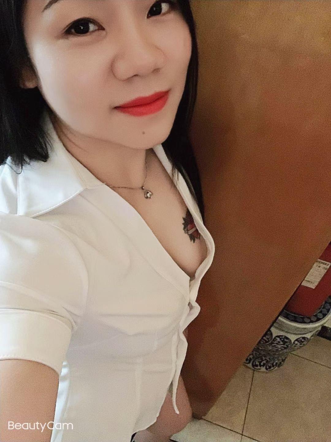 喜欢纹身丝袜的熟女来 第3张