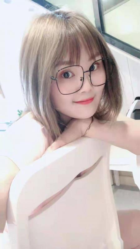 大胸妹妹温柔皮肤白 第3张