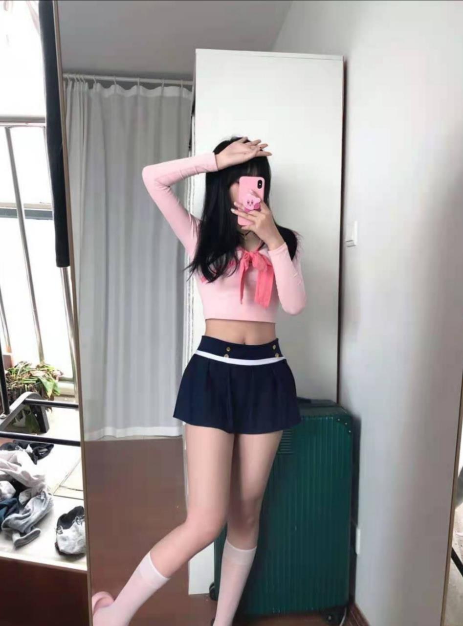 角色扮演学生妹制服的欣雅，乖萌 第2张
