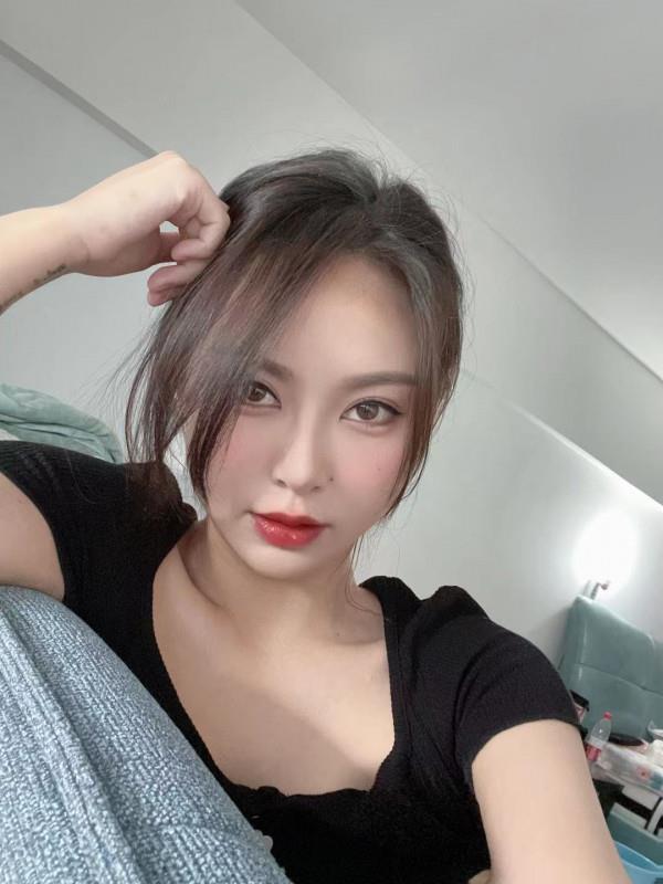 400的媚女 第2张