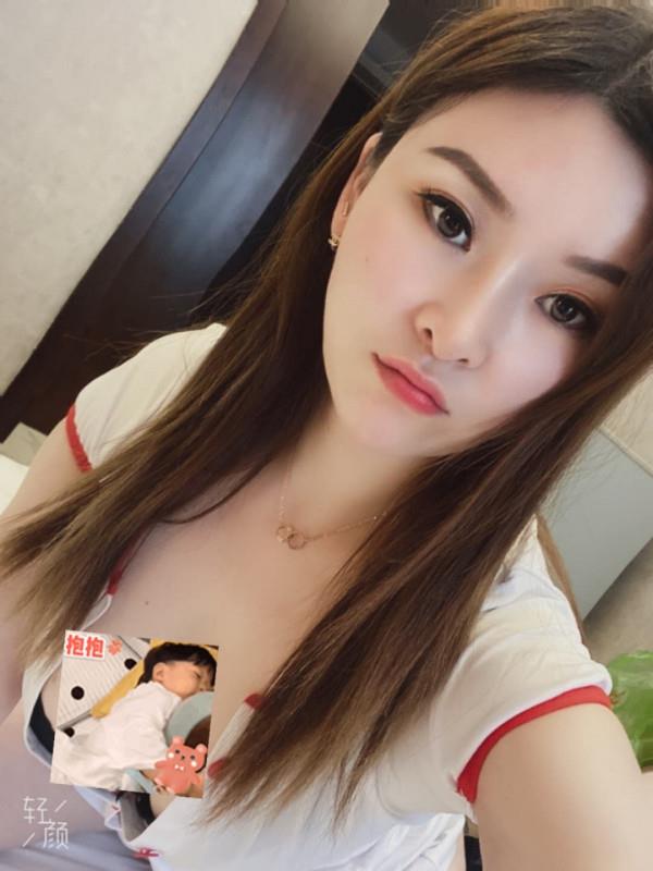 海珠大胸妞露露 第1张