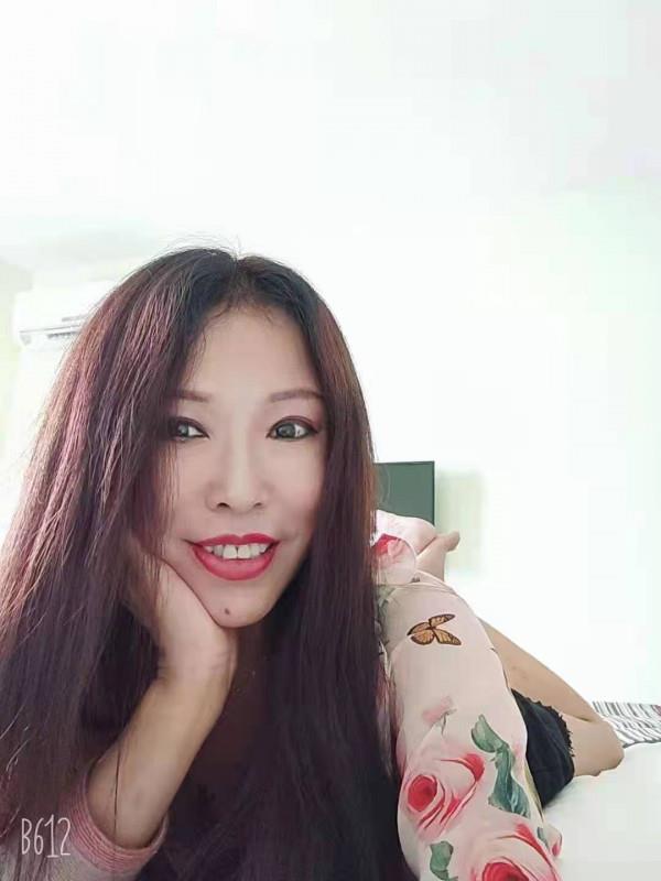 长腿熟女 第2张