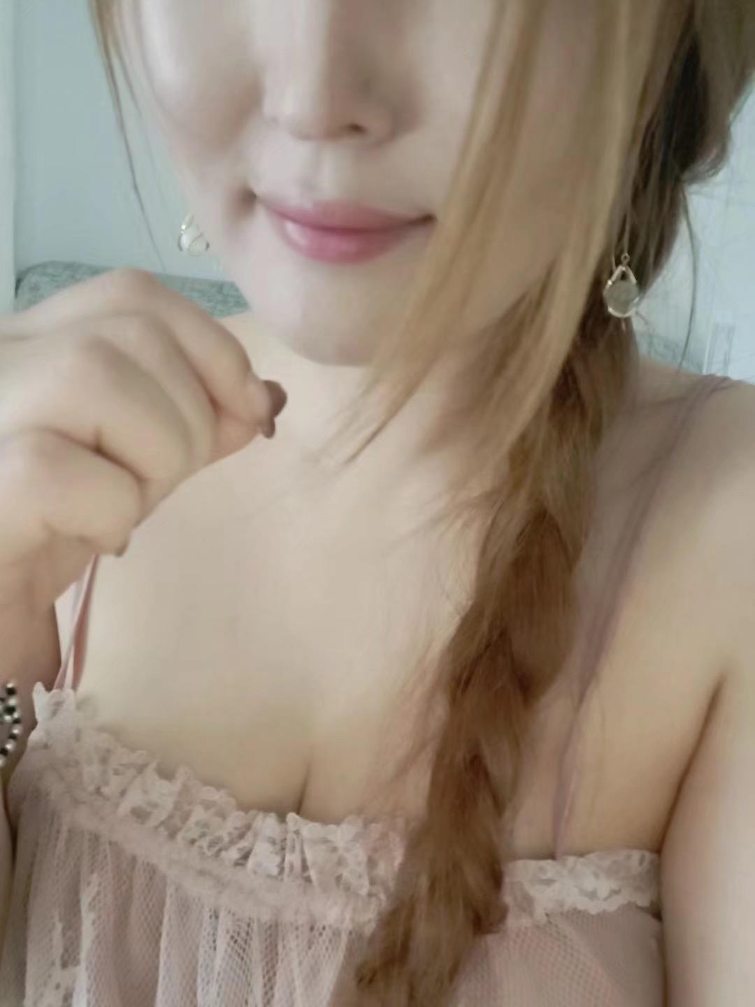 西青大胸姐姐 第1张