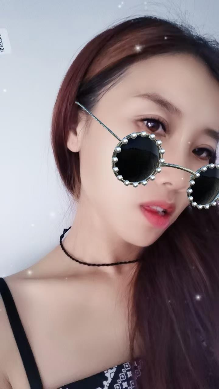 瘦瘦的一个小少妇 第2张