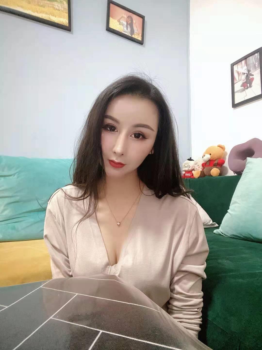 龙岗小御姐薇薇 第1张