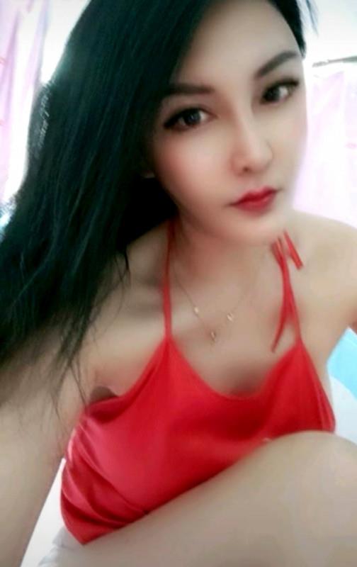 新街口附近时尚小姐姐 第1张