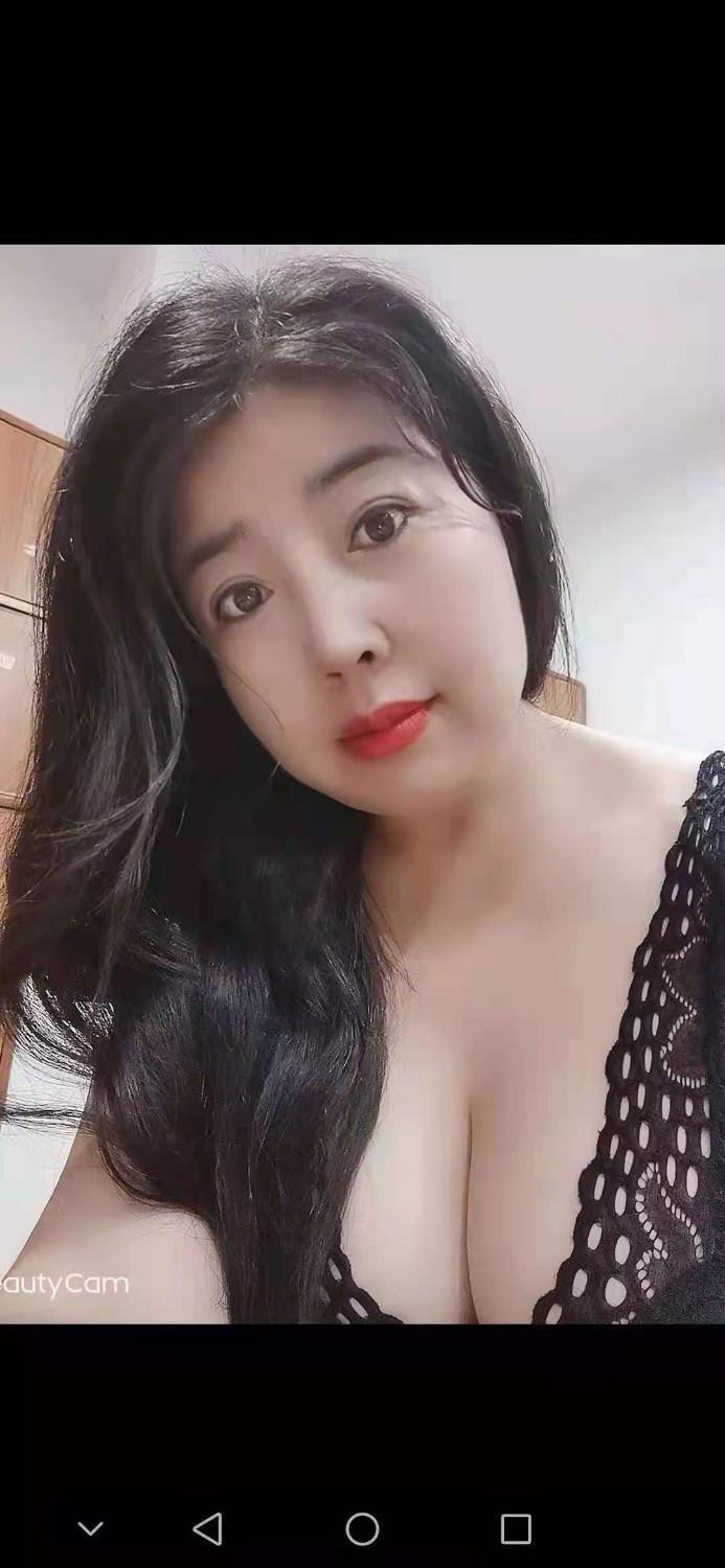 爆乳熟女荣儿 第1张