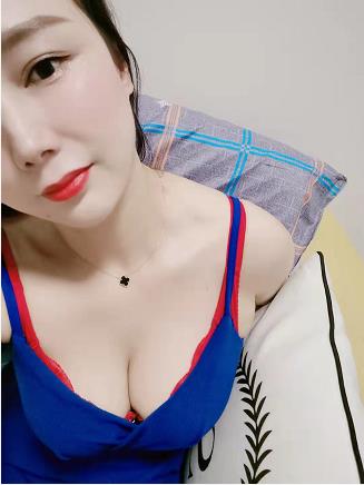 大胸D乳风骚姐姐服务好 第1张