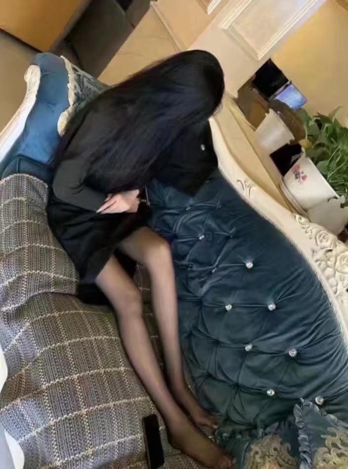 浦东黑丝大胸妹 第1张