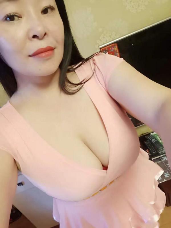 大奶头骚莉莉 第1张