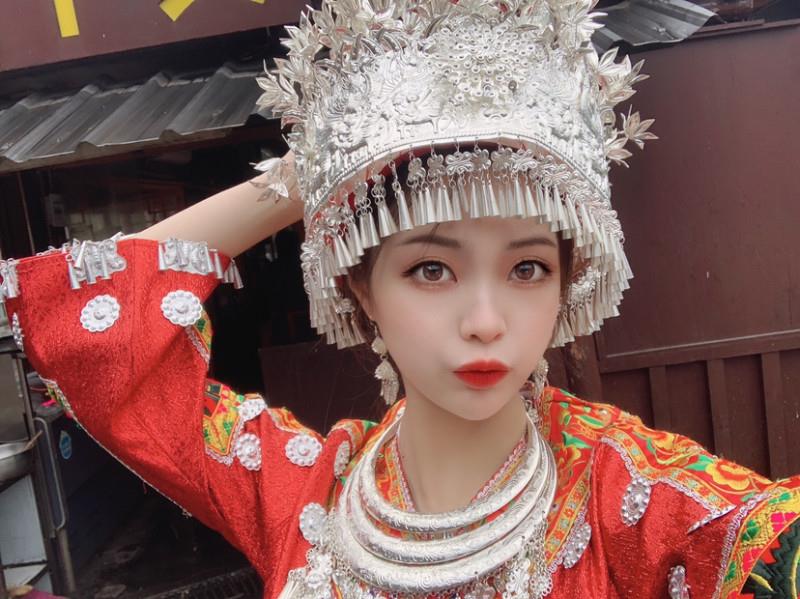 热情的苗族女孩 第2张