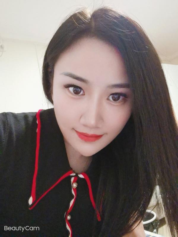 红唇性感御姐 第1张