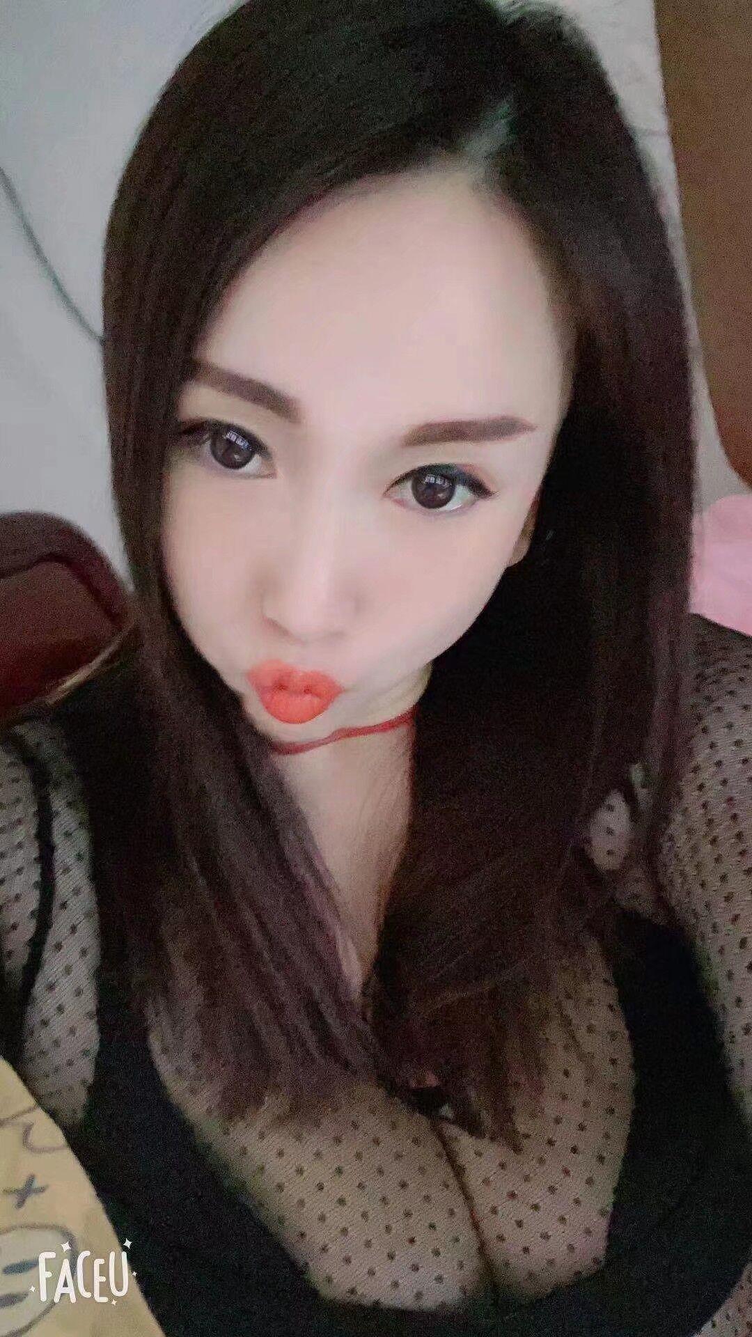 大胸脯子 第1张