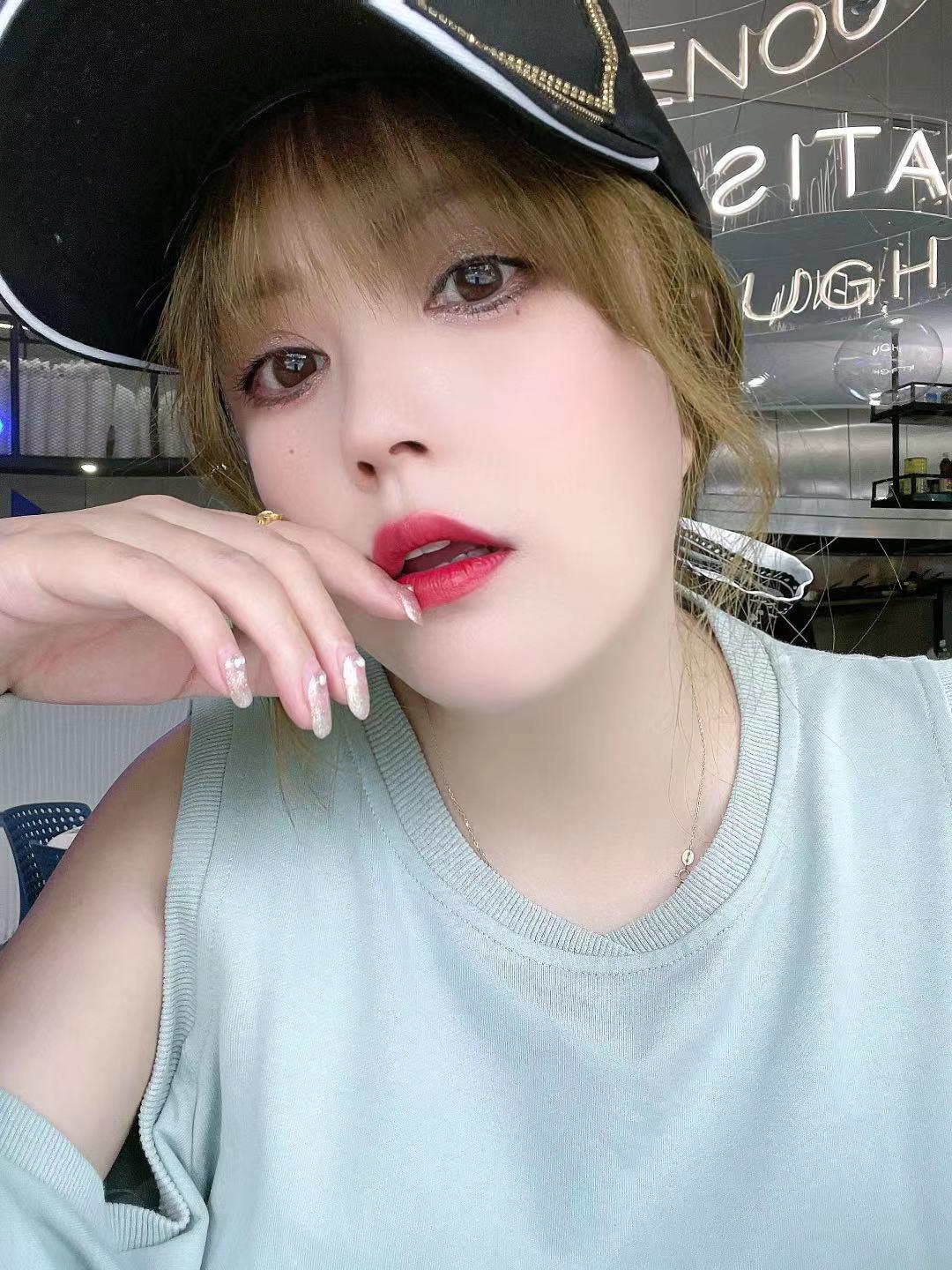美胸36D嫩妹可亲亲 第3张