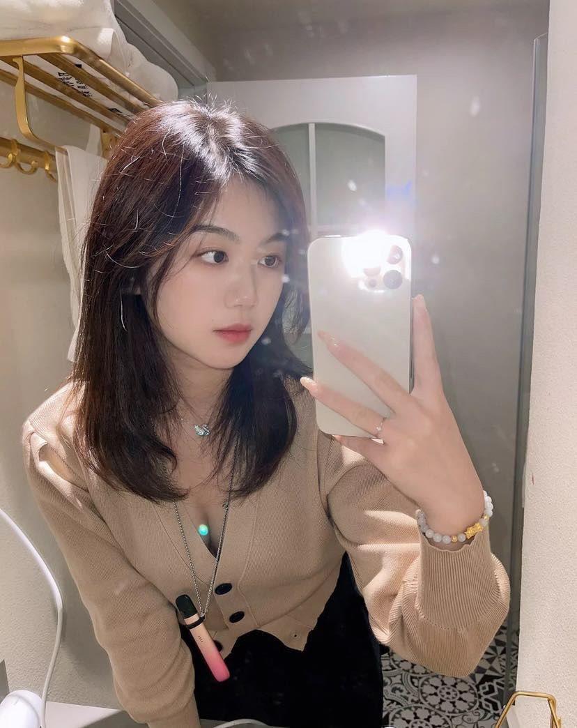 人民公园水多会吸美女,表面内敛做起来骚 第2张