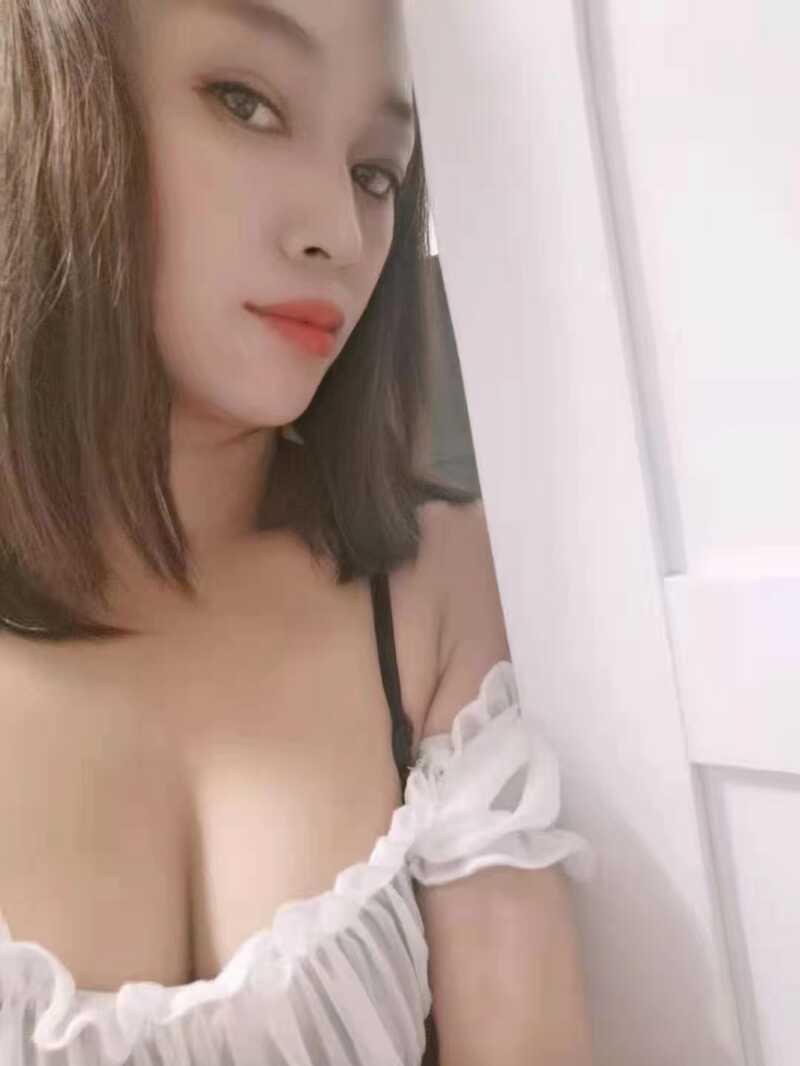 四百系的温柔女 第1张