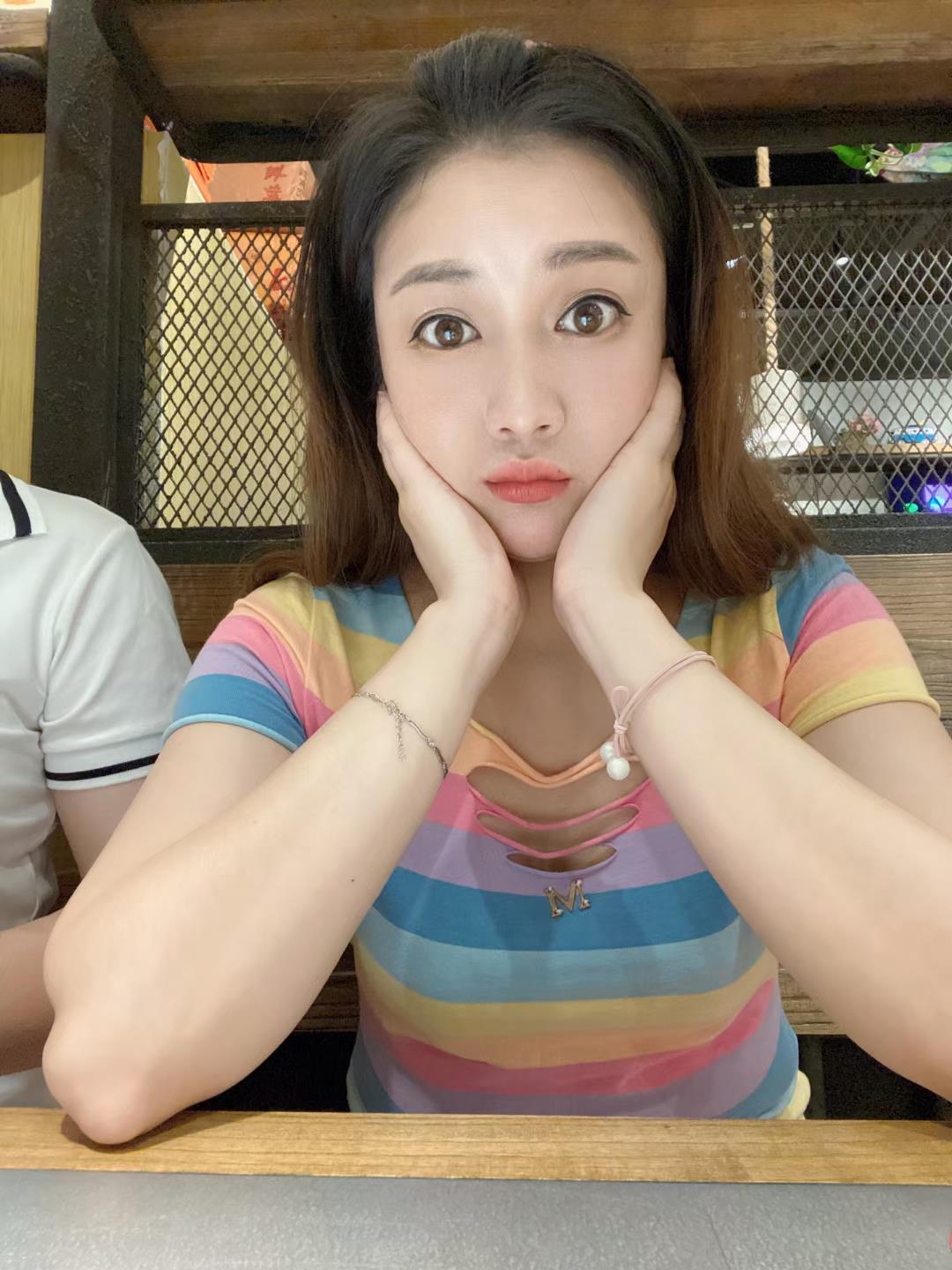 欢乐谷四川妹子 第1张