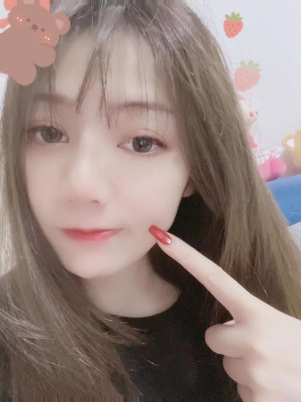 小白的皮肤非常白 第1张