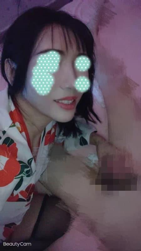 这个妹子真骚有几十套制服 第3张