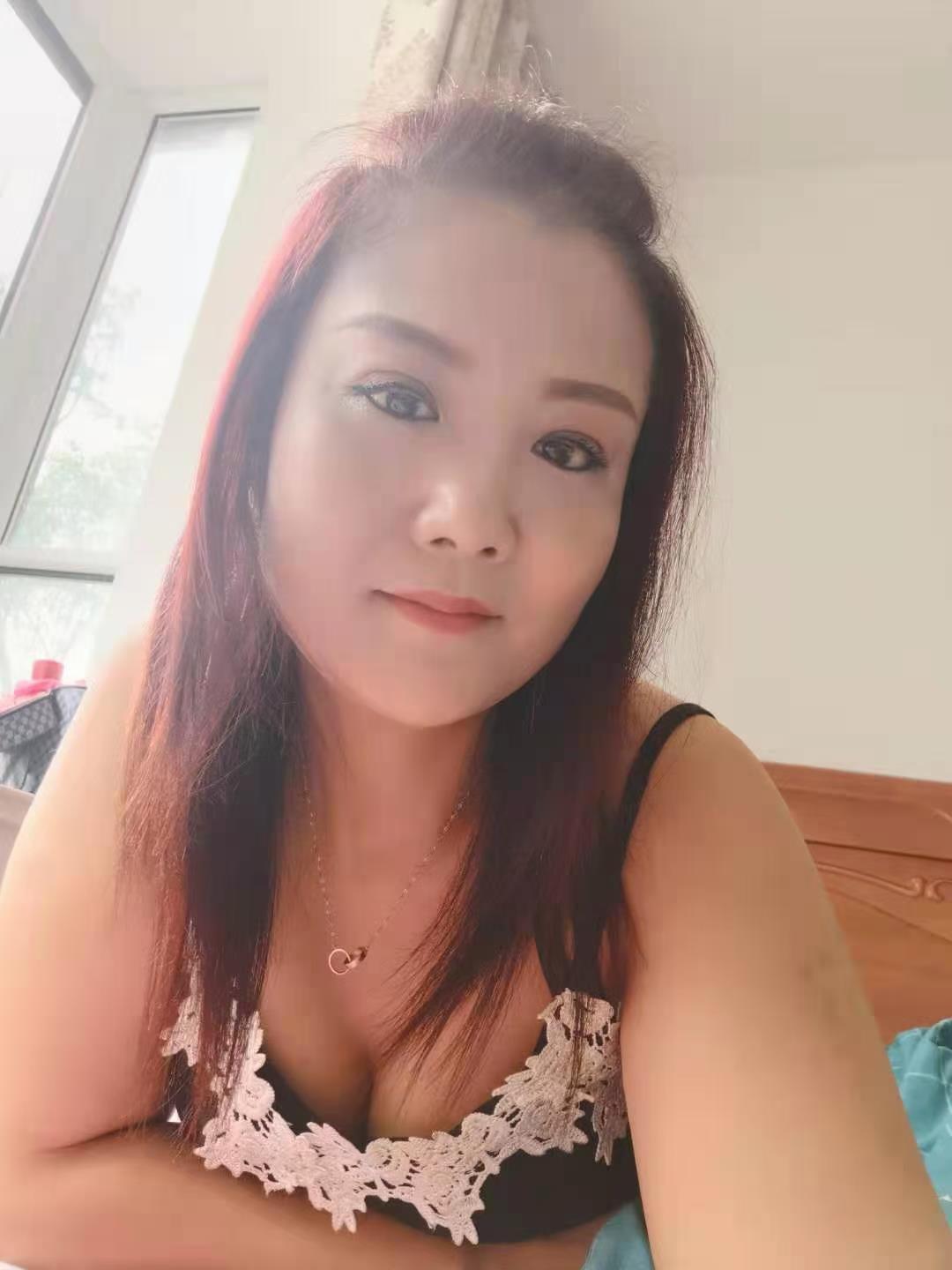 喜欢熟女的可以找她 第1张