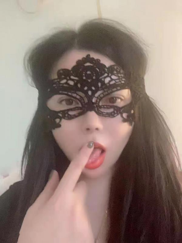 关谷丰满小妞 第1张