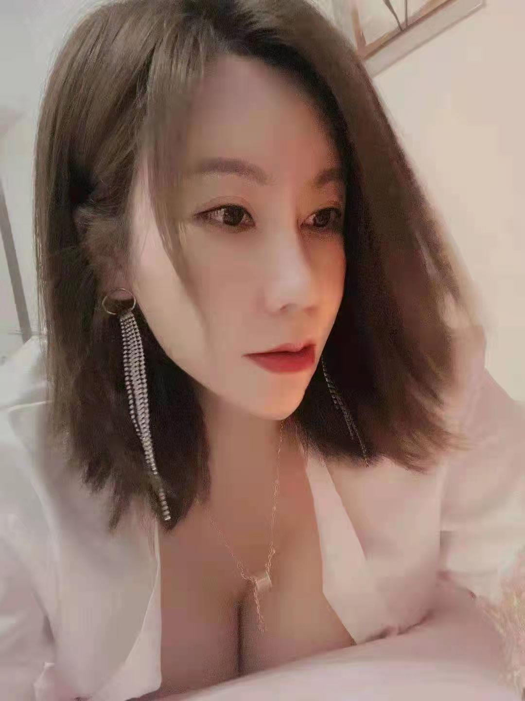 性感小少妇乖巧懂事27岁 第1张