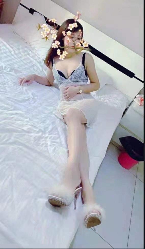 热情大方的豪乳妹子 第1张
