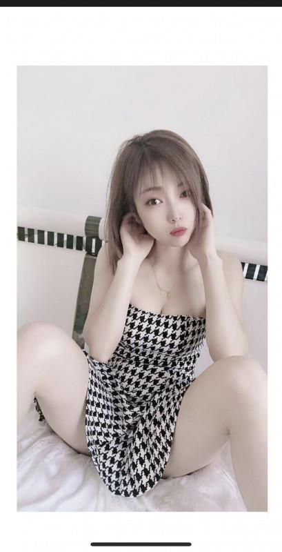 身材都很棒的依依 第2张